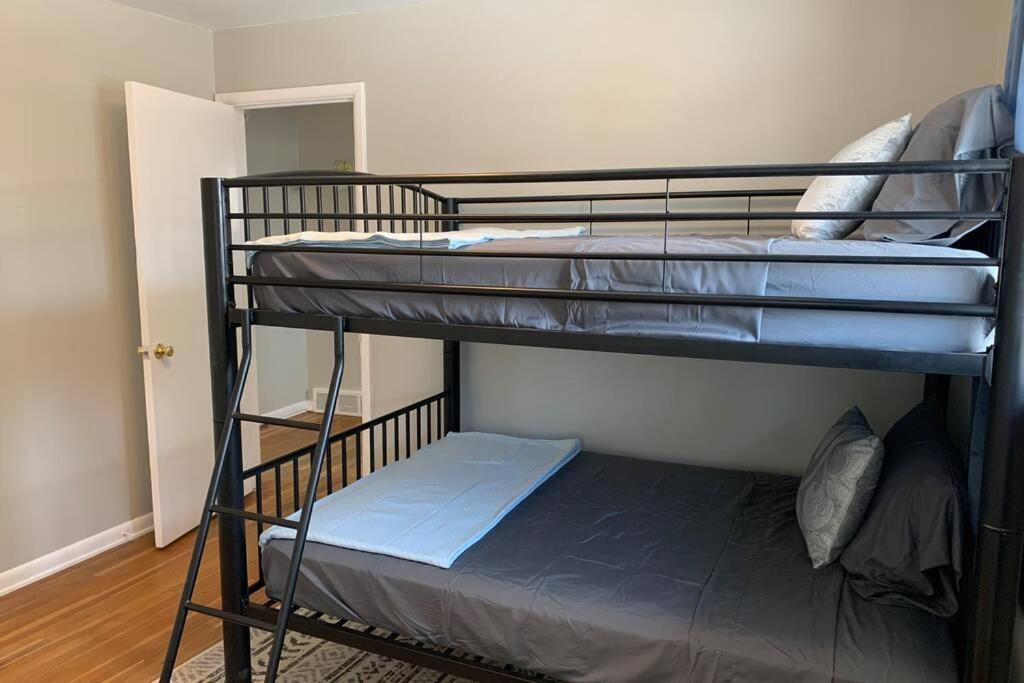Вилла 3 King Beds + Bunk Beds On Broadway Литлтон Экстерьер фото