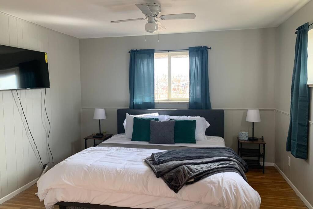 Вилла 3 King Beds + Bunk Beds On Broadway Литлтон Экстерьер фото